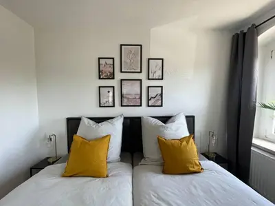Ein Bett oder Betten in einem Zimmer der Unterkunft Modern 4 Zi Rooms Netflix, Wifi, Parken CasaLuna85