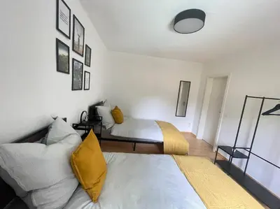 Ein Bett oder Betten in einem Zimmer der Unterkunft Modern 4 Zi Rooms Netflix, Wifi, Parken CasaLuna85