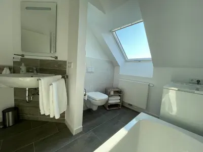 Ein Badezimmer in der Unterkunft Moderne Wohnung mit Balkon inmitten der Lausitz