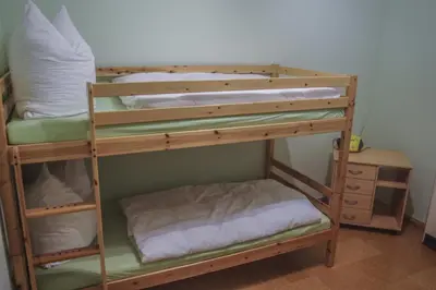 Ein Bett oder Betten in einem Zimmer der Unterkunft Pension Muldental Großbothen Wohnung 1