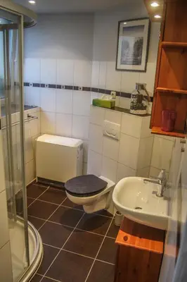 Ein Badezimmer in der Unterkunft Pension Muldental Großbothen Wohnung 1