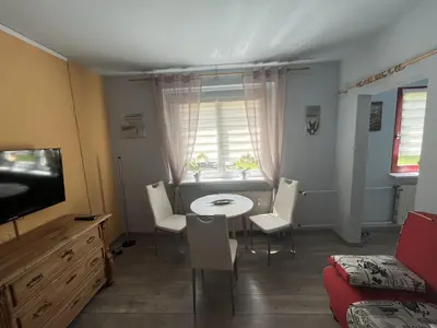 Ein Sitzbereich in der Unterkunft gemütliche kleine Ferienwohnung in Altenberg