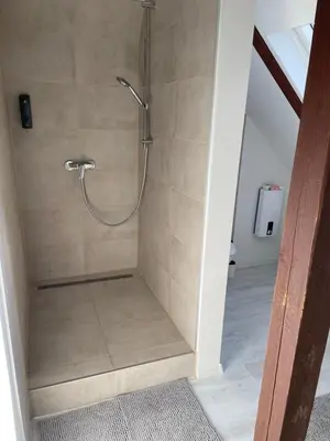 Ein Badezimmer in der Unterkunft Apartment am HohenRand Dresden Leubnitz