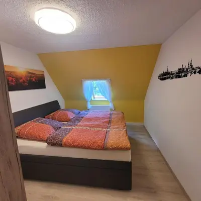 Ein Bett oder Betten in einem Zimmer der Unterkunft Ferienwohnung am Lockwitzbach