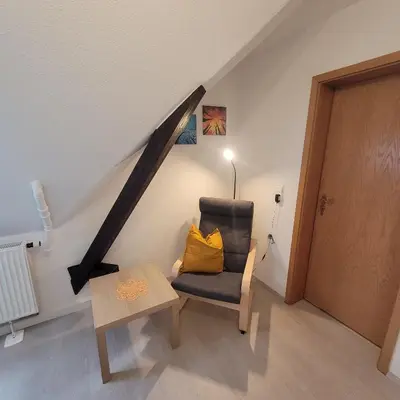 Ein Sitzbereich in der Unterkunft Ferienwohnung am Lockwitzbach