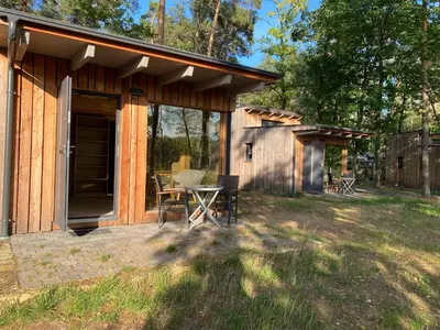 Ein Garten an der Unterkunft Naturcamping Brettmühlenteich