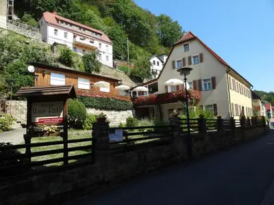 Das Gebäude in dem sich die Ferienwohnung befindet