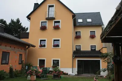 Das Gebäude in dem sich das Aparthotel befindet