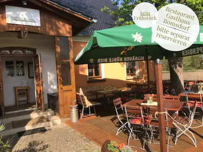 Ein Restaurant oder anderes Speiselokal in der Unterkunft Gasthaus Bomsdorf - ruhige Lage, free WLAN & Parken, Self Check-In, Smart-TV