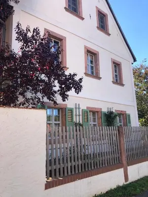 Das Gebäude in dem sich die Ferienwohnung befindet