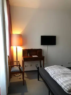 Ein Bett oder Betten in einem Zimmer der Unterkunft Pension für Monteure in Dresden, Zimmer mit eigenem Bad und großer Gemeinschaftsküche