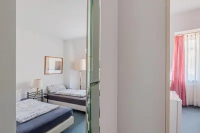 Ein Bett oder Betten in einem Zimmer der Unterkunft Pension für Monteure in Dresden, Zimmer mit eigenem Bad und großer Gemeinschaftsküche