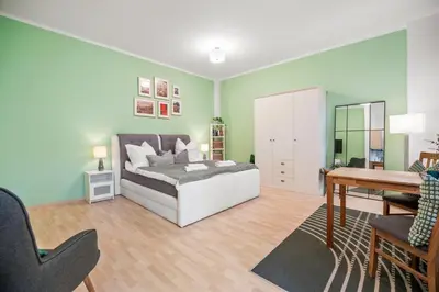 Ein Bett oder Betten in einem Zimmer der Unterkunft GREENs - ruhige schöne 1RWhg gut gelegen mit Balkon