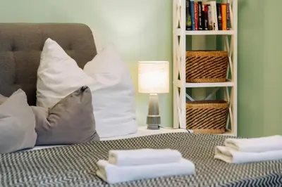 Ein Bett oder Betten in einem Zimmer der Unterkunft GREENs - ruhige schöne 1RWhg gut gelegen mit Balkon