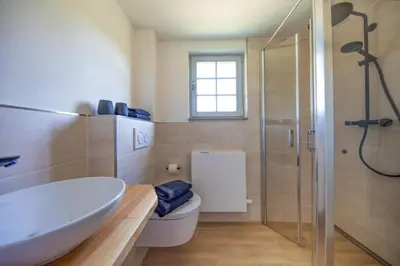 Ein Badezimmer in der Unterkunft Traumhaftes Gästehaus an Elberadweg und Bastei