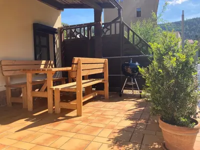 Ein Balkon oder eine Terrasse in der Unterkunft FeWo Ostrau, neues Bad, neue Küche, zentral, Sandstein-Ferien, Terrasse