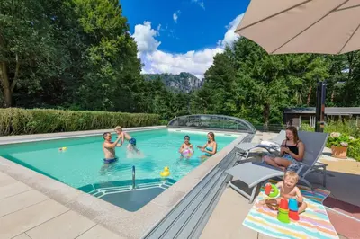 Der Swimmingpool an oder in der Nähe von Laasenhof