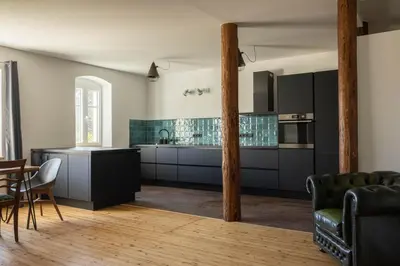 Küche/Küchenzeile in der Unterkunft Designwohnung auf Gutshof mit Sauna zw. L/DD