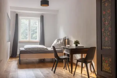 Ein Bett oder Betten in einem Zimmer der Unterkunft Designwohnung auf Gutshof mit Sauna zw. L/DD