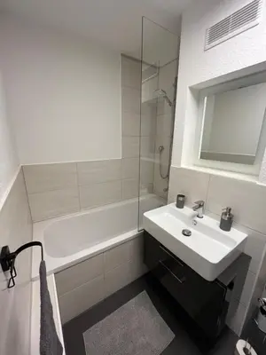 Ein Badezimmer in der Unterkunft Neue 45 QM Eigentumswohnung, Balkon, Tiefgarage