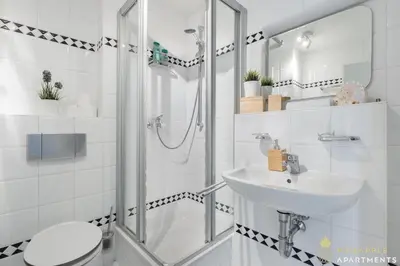 Ein Badezimmer in der Unterkunft PINEAPPLE APARTMENTS - Dresden Mitte III - free parking