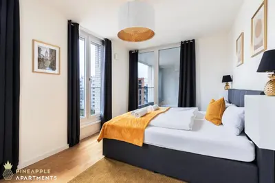 Ein Bett oder Betten in einem Zimmer der Unterkunft PINEAPPLE APARTMENTS - Altstadt IV - 91qm - 1x free parking