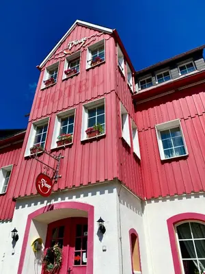 Das Gebäude in dem sich die Pension befindet