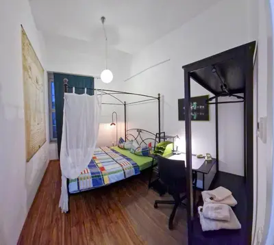 Ein Bett oder Betten in einem Zimmer der Unterkunft 3 Raum FeWo Karl May, gehobene Ausstattung, Radebeul-Ost, 76qm