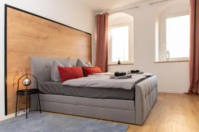 Ein Bett oder Betten in einem Zimmer der Unterkunft Stilvolles Apartment direkt am Markt - Netflix, Nespresso