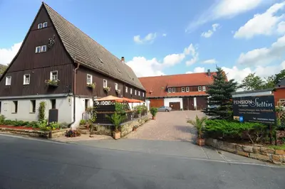 Das Gebäude in dem sich die Pension befindet