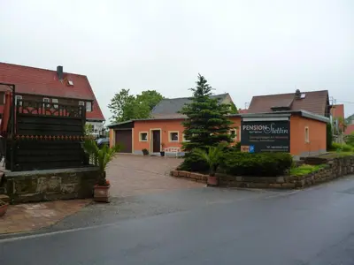 Das Gebäude in dem sich die Pension befindet