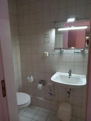 Ein Badezimmer in der Unterkunft Hotel Eintracht