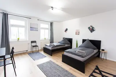 Ein Bett oder Betten in einem Zimmer der Unterkunft Schicke Wohnung mit 3 Schlafzimmern, vollausgestatteter Küche & Bad - Bettwäsche, Handtücher und WiFi inklusive