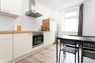 Küche/Küchenzeile in der Unterkunft Schickes 1-Raum-Apartment mit Balkon und vollausgestatteter Küche