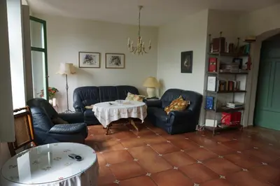 Ein Sitzbereich in der Unterkunft Ferienwohnung Villa Barbara auf der sächsischen Weinroute