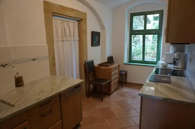 Küche/Küchenzeile in der Unterkunft Ferienwohnung Villa Barbara auf der sächsischen Weinroute