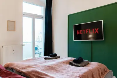Ein Bett oder Betten in einem Zimmer der Unterkunft The Grande Kaßberg Apartment - Balkon, Netflix, Nespresso, Zentral