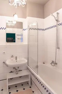 Ein Badezimmer in der Unterkunft The Grande Kaßberg Apartment - Balkon, Netflix, Nespresso, Zentral