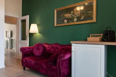 Ein Sitzbereich in der Unterkunft The Grande Kaßberg Apartment - Balkon, Netflix, Nespresso, Zentral