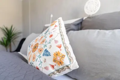 Ein Bett oder Betten in einem Zimmer der Unterkunft Ferienwohnung mit Parkplatz & Balkon nahe Elbe