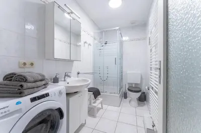 Ein Badezimmer in der Unterkunft Ferienwohnung mit Parkplatz & Balkon nahe Elbe
