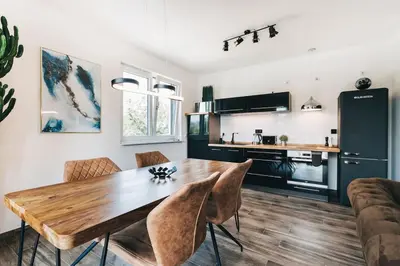 Küche/Küchenzeile in der Unterkunft Stilvolle 4-Raumwohnung in zentraler Lage