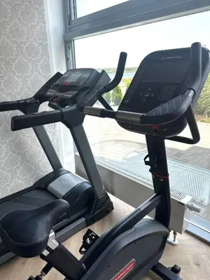 Das Fitnesscenter und/oder die Fitnesseinrichtungen in der Unterkunft schwimmendes Ferienhaus Sky