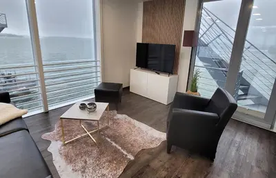 TV/Unterhaltungsangebot in der Unterkunft schwimmendes Ferienhaus Sky
