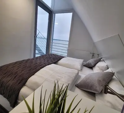 Ein Bett oder Betten in einem Zimmer der Unterkunft schwimmendes Ferienhaus Sky