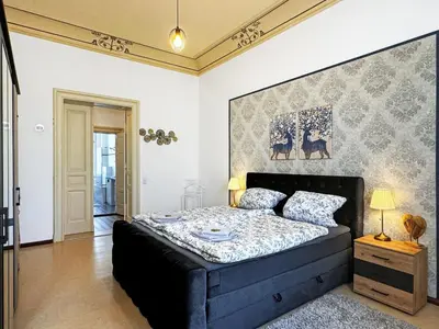 Ein Bett oder Betten in einem Zimmer der Unterkunft Ferienwohnung Villa Nieske - Jugendstil Denkmal, free WLAN & Parken, Self Check-In, Smart-TV