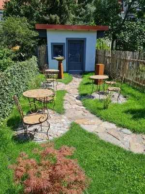 Ein Garten an der Unterkunft Hotel b&b altes hinterhäusel
