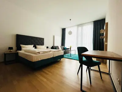 Ein Bett oder Betten in einem Zimmer der Unterkunft Panoramastudio mit Blick zur Frauenkirche