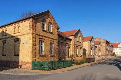 Das Gebäude in dem sich das Ferienhaus befindet