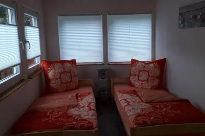 Ein Sitzbereich in der Unterkunft Bungalow blühende Oase